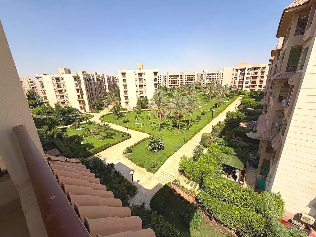 https://aqarmap.com.eg/ar/listing/7238973-for-rent-cairo-new-cairo-lrhb-city-phase-4-mohammed-farid-st