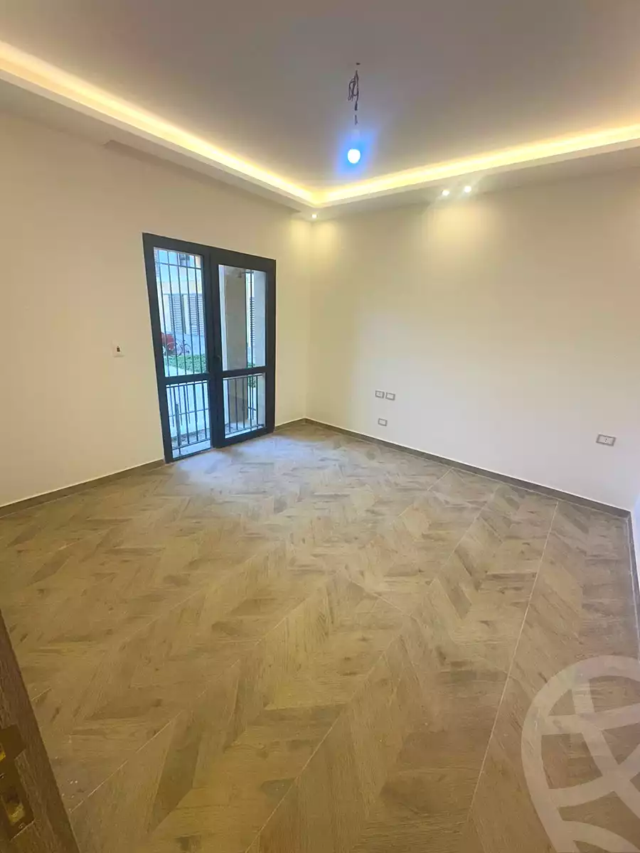https://aqarmap.com.eg/ar/listing/7240293-for-sale-cairo-el-sheikh-zayed-city-compounds-kmbwnd-wyst-twn-swdyk