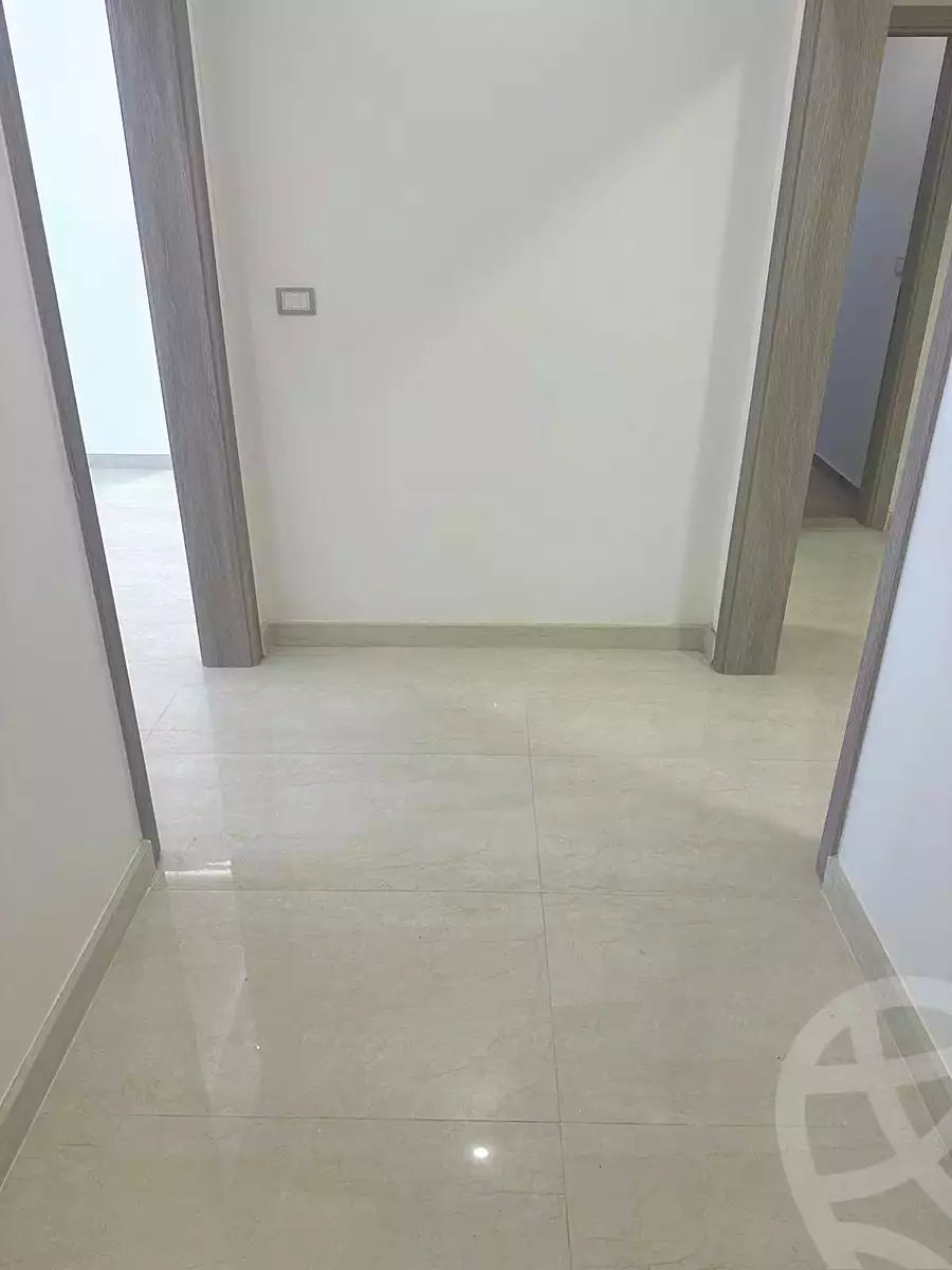 https://aqarmap.com.eg/ar/listing/7240293-for-sale-cairo-el-sheikh-zayed-city-compounds-kmbwnd-wyst-twn-swdyk