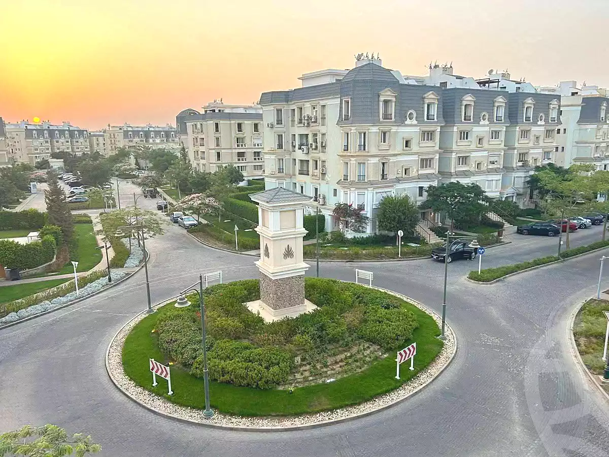 https://aqarmap.com.eg/ar/listing/7240547-for-sale-cairo-new-cairo-compounds-mountain-view-hyde-park