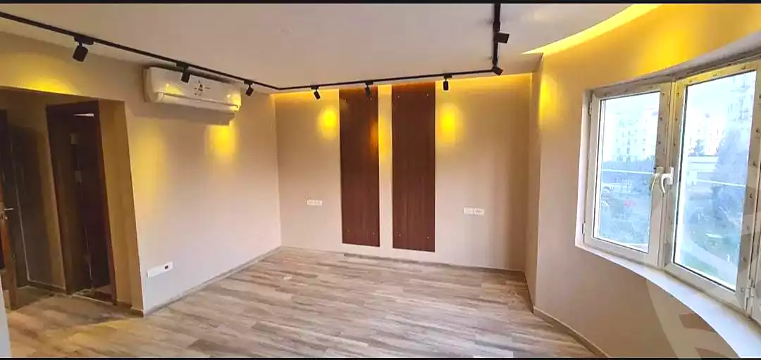 https://aqarmap.com.eg/ar/listing/7243977-for-sale-cairo-new-cairo-compounds-mountain-view-hyde-park