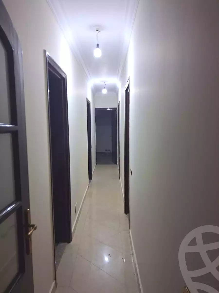 شقة بـ٤ غرف نوم في بيفرلي هيلز، صورة ٣ من ٩