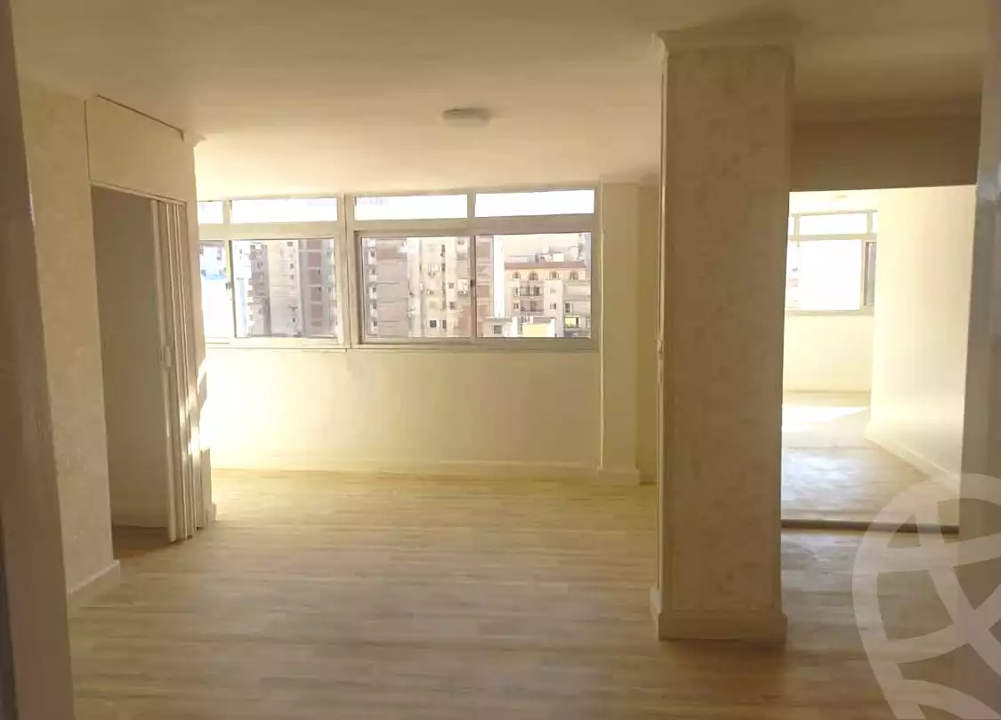 https://aqarmap.com.eg/ar/listing/7249535-for-sale-alexandria-miami-khld-bn-lwlyd