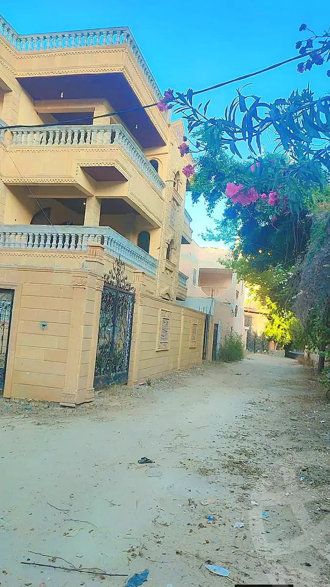 https://aqarmap.com.eg/ar/listing/7145008-for-sale-alexandria-al-agamy-lbytsh-el-hanafeya-st