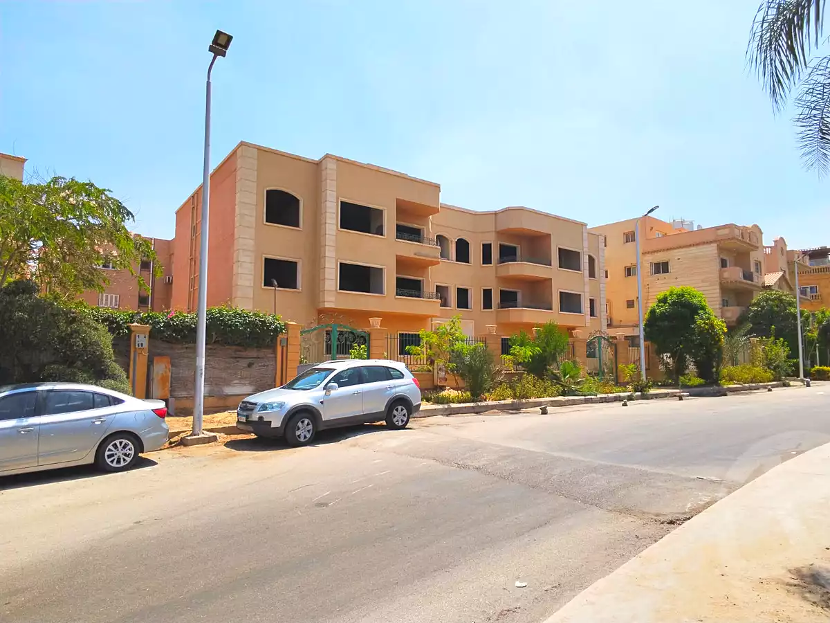 https://aqarmap.com.eg/ar/listing/7254456-for-sale-cairo-new-cairo-el-ahyaa-first-neighborhood-omar-ibn-abd-el-aziz-st