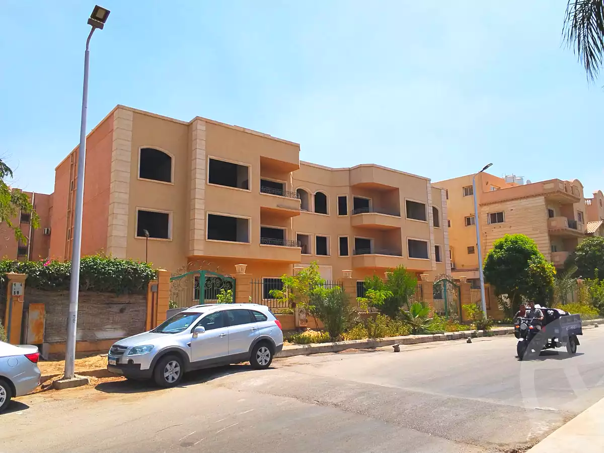 https://aqarmap.com.eg/ar/listing/7254456-for-sale-cairo-new-cairo-el-ahyaa-first-neighborhood-omar-ibn-abd-el-aziz-st