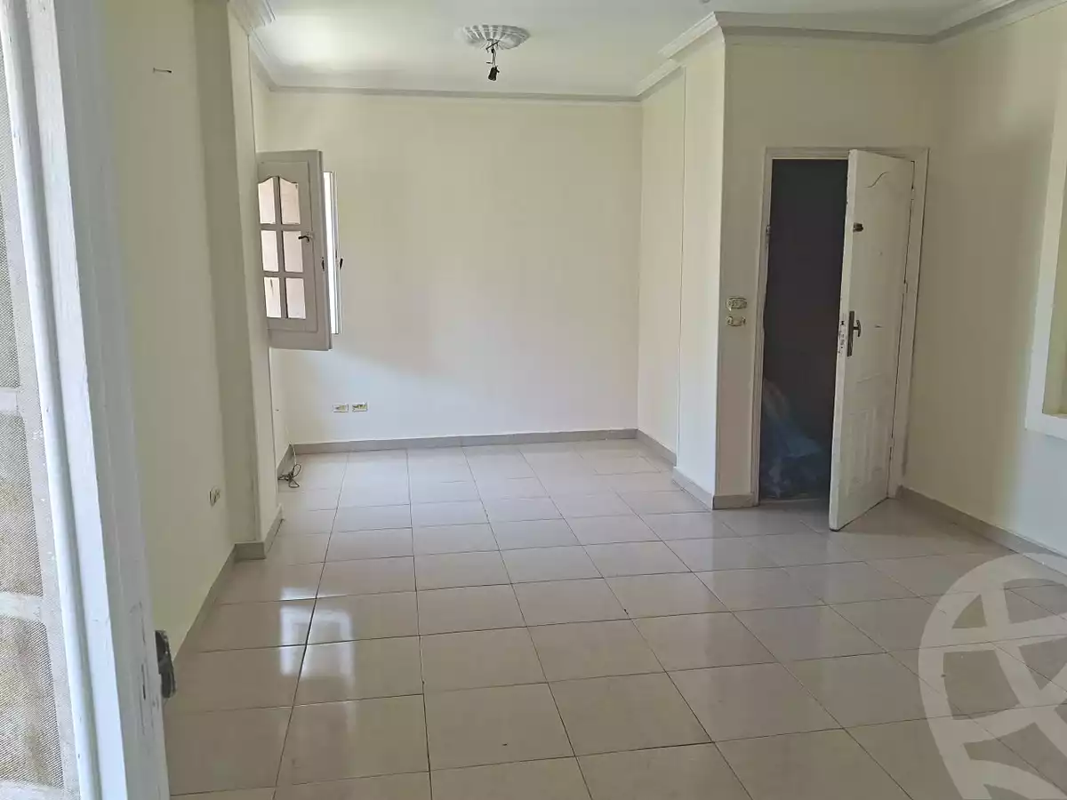 https://aqarmap.com.eg/ar/listing/7255114-for-sale-cairo-6th-of-october-el-ahyaa-neighborhood-3rd-al-hay-al-thalith-st