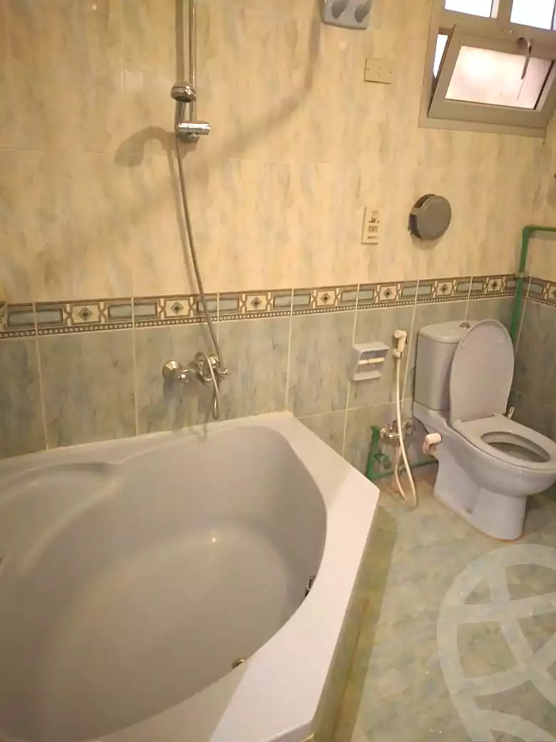 https://aqarmap.com.eg/ar/listing/7255128-for-sale-cairo-6th-of-october-el-ahyaa-neighborhood-2nd-divided-from-al-kafrawei-st