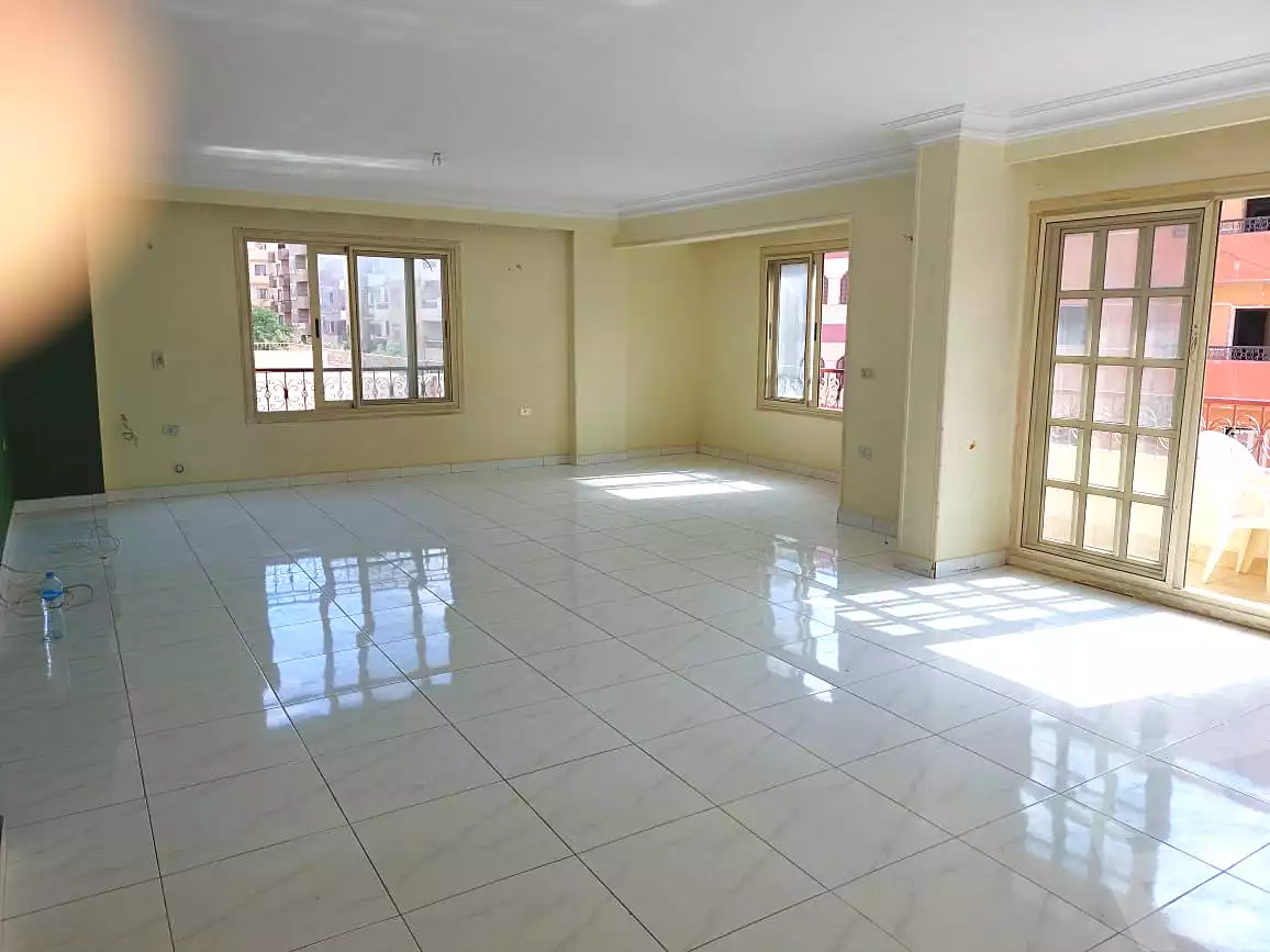 https://aqarmap.com.eg/ar/listing/7255128-for-sale-cairo-6th-of-october-el-ahyaa-neighborhood-2nd-divided-from-al-kafrawei-st