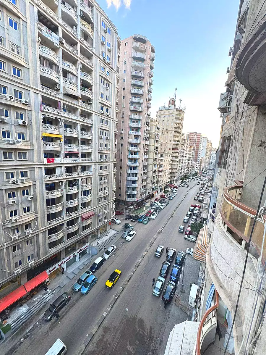 https://aqarmap.com.eg/ar/listing/7256361-for-sale-alexandria-sydy-bshr-sydy-bshr-bhry-shr-mhmwd-l-yswy
