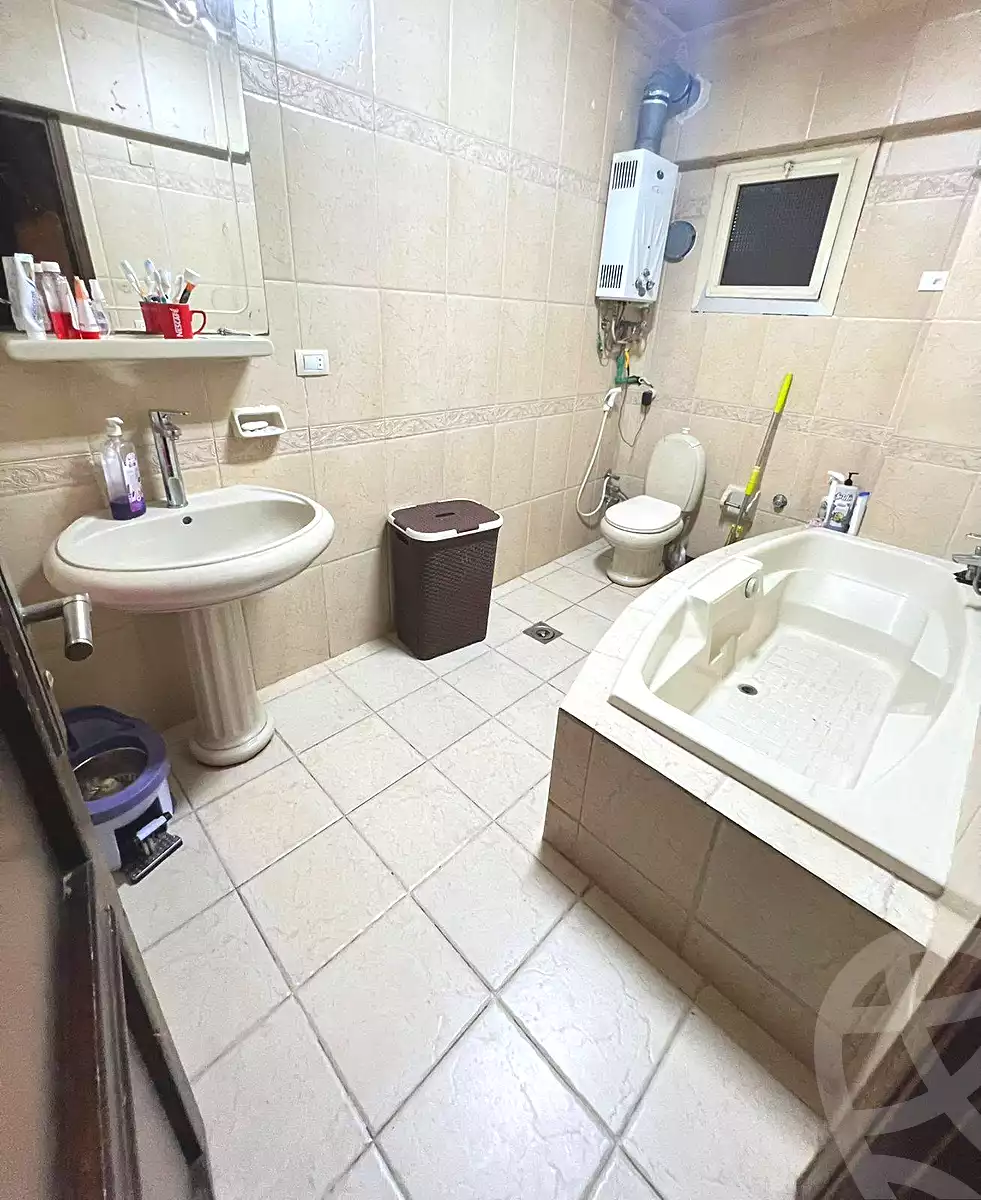 https://aqarmap.com.eg/ar/listing/7257212-for-sale-cairo-helwan-helwan-el-sharkeya-heidar-st