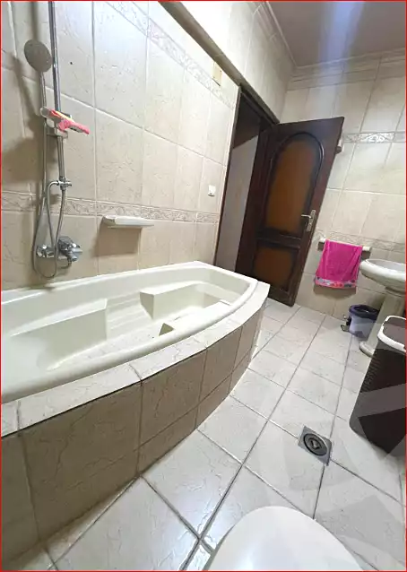 https://aqarmap.com.eg/ar/listing/7257928-for-sale-cairo-helwan-helwan-el-sharkeya-heidar-st
