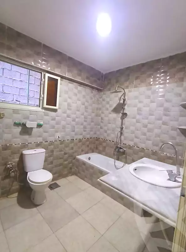 https://aqarmap.com.eg/en/listing/7258084-for-sale-alexandria-al-agamy-el-hanouvel-radwan-st