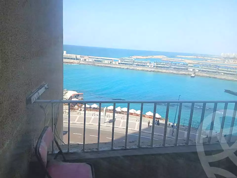 https://aqarmap.com.eg/ar/listing/7263500-for-sale-alexandria-glim
