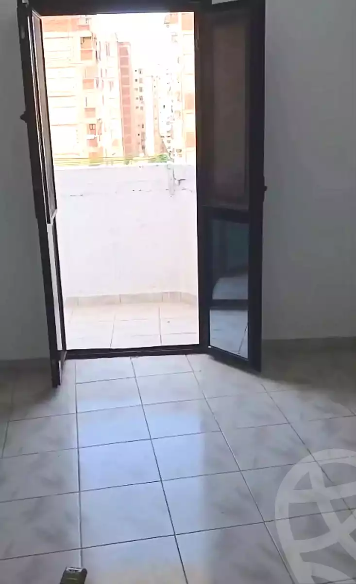 https://aqarmap.com.eg/ar/listing/7265310-for-sale-alexandria-sydy-bshr-sydy-bshr-bhry-khalil-hamada-st