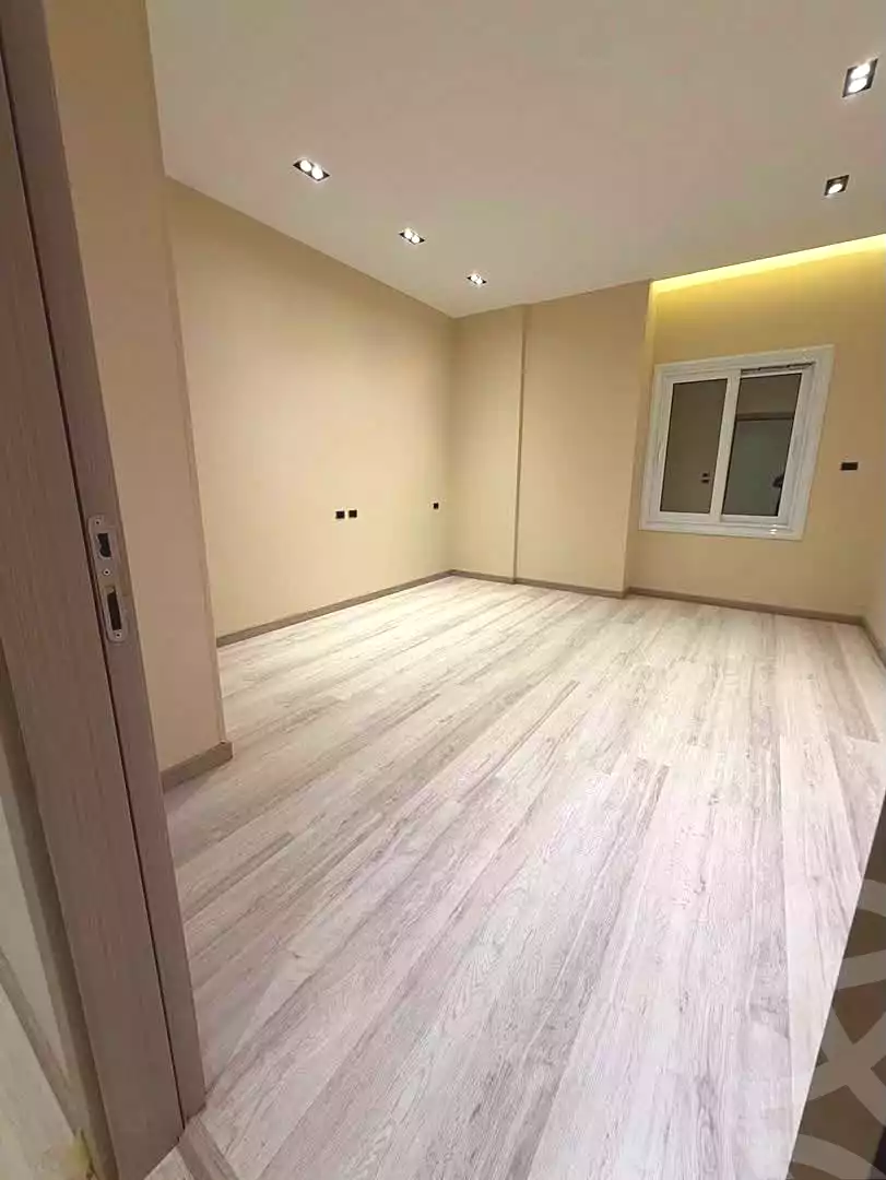 https://aqarmap.com.eg/ar/listing/7265591-for-sale-cairo-el-sheikh-zayed-city-el-hay-el-thaleth-ashaer-area-2-el-salam-st