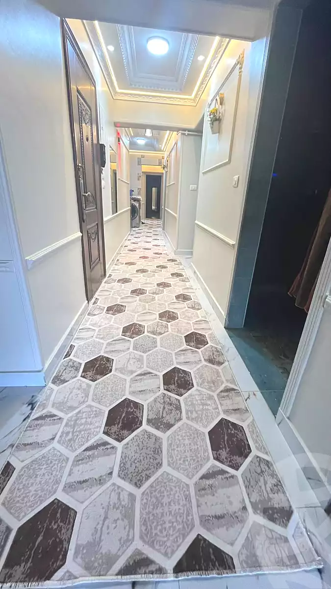 https://aqarmap.com.eg/en/listing/7265744-for-sale-cairo-el-sheikh-zayed-city-el-hay-el-khames-lhy-lkhms