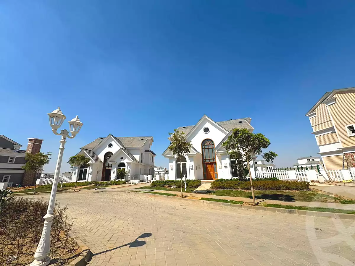 https://aqarmap.com.eg/ar/listing/7270188-for-sale-cairo-new-cairo-compounds-mountain-view1-1-compound
