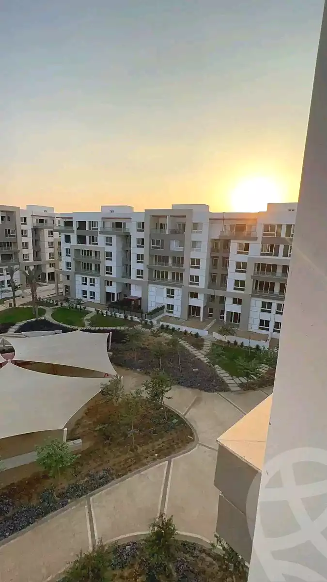 https://aqarmap.com.eg/en/listing/7270571-for-sale-cairo-new-cairo-compounds-hyde-park-centre-ville-hyde-park