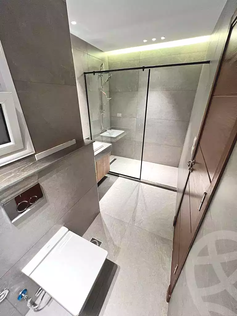 https://aqarmap.com.eg/ar/listing/7270737-for-sale-cairo-new-cairo-compounds-mountain-view-hyde-park