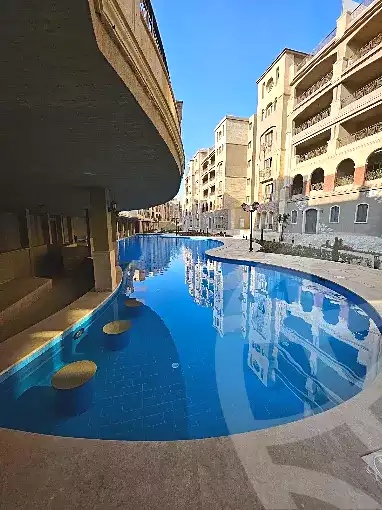 https://aqarmap.com.eg/ar/listing/7272961-for-sale-cairo-new-cairo-compounds-rock-vera-compound