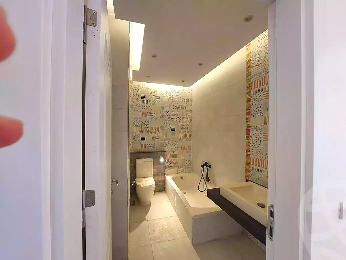 https://aqarmap.com.eg/ar/listing/7276908-for-sale-cairo-new-cairo-6th-settlement-compounds-hyde-park-central-compound