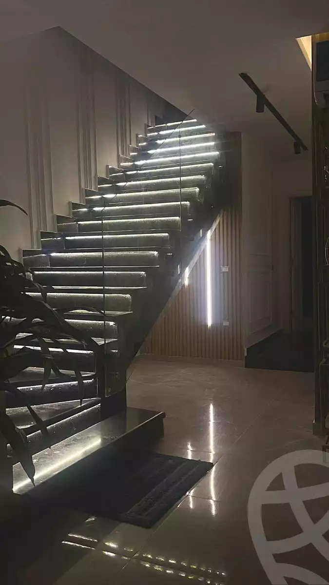 https://aqarmap.com.eg/ar/listing/7276926-for-sale-cairo-new-cairo-compounds-mountain-view-hyde-park
