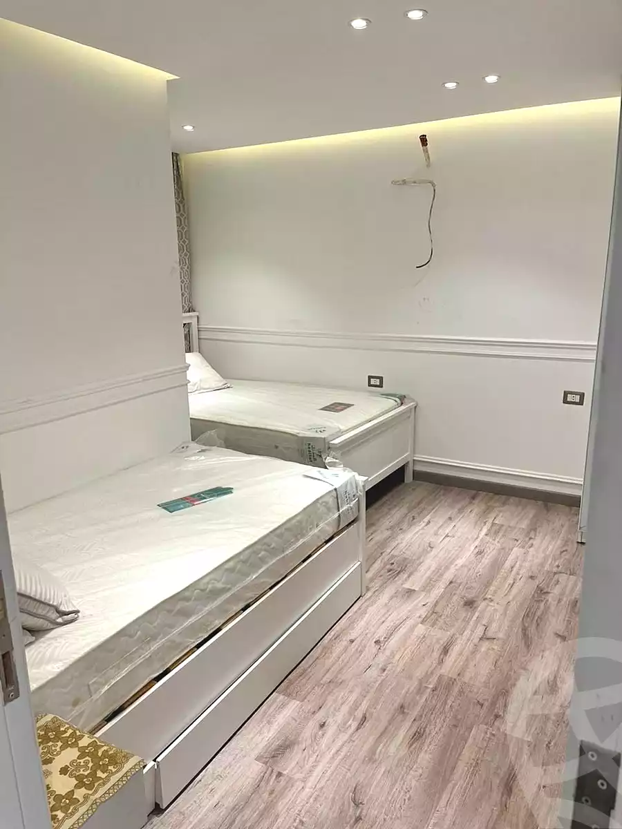 https://aqarmap.com.eg/ar/listing/7276926-for-sale-cairo-new-cairo-compounds-mountain-view-hyde-park