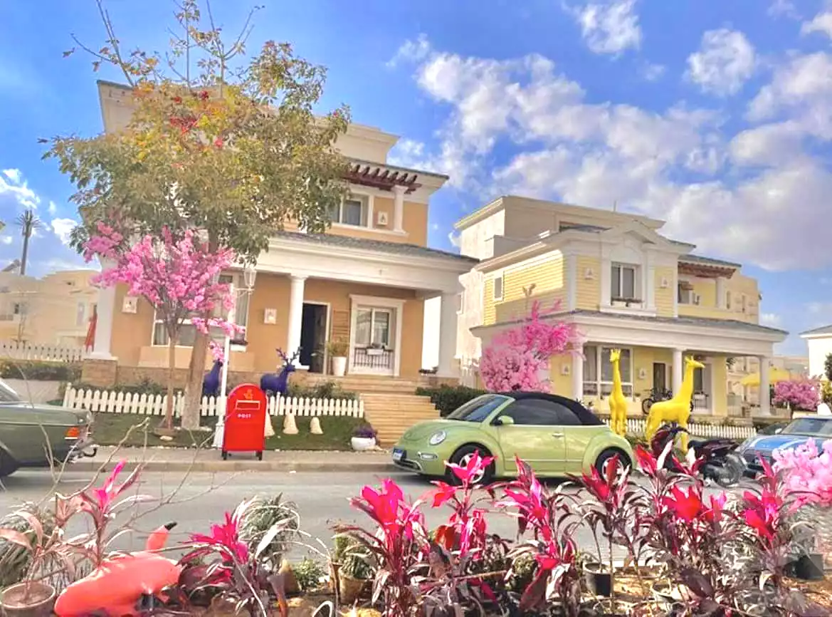 https://aqarmap.com.eg/ar/listing/7277522-for-sale-cairo-new-cairo-compounds-mountain-view1-1-compound