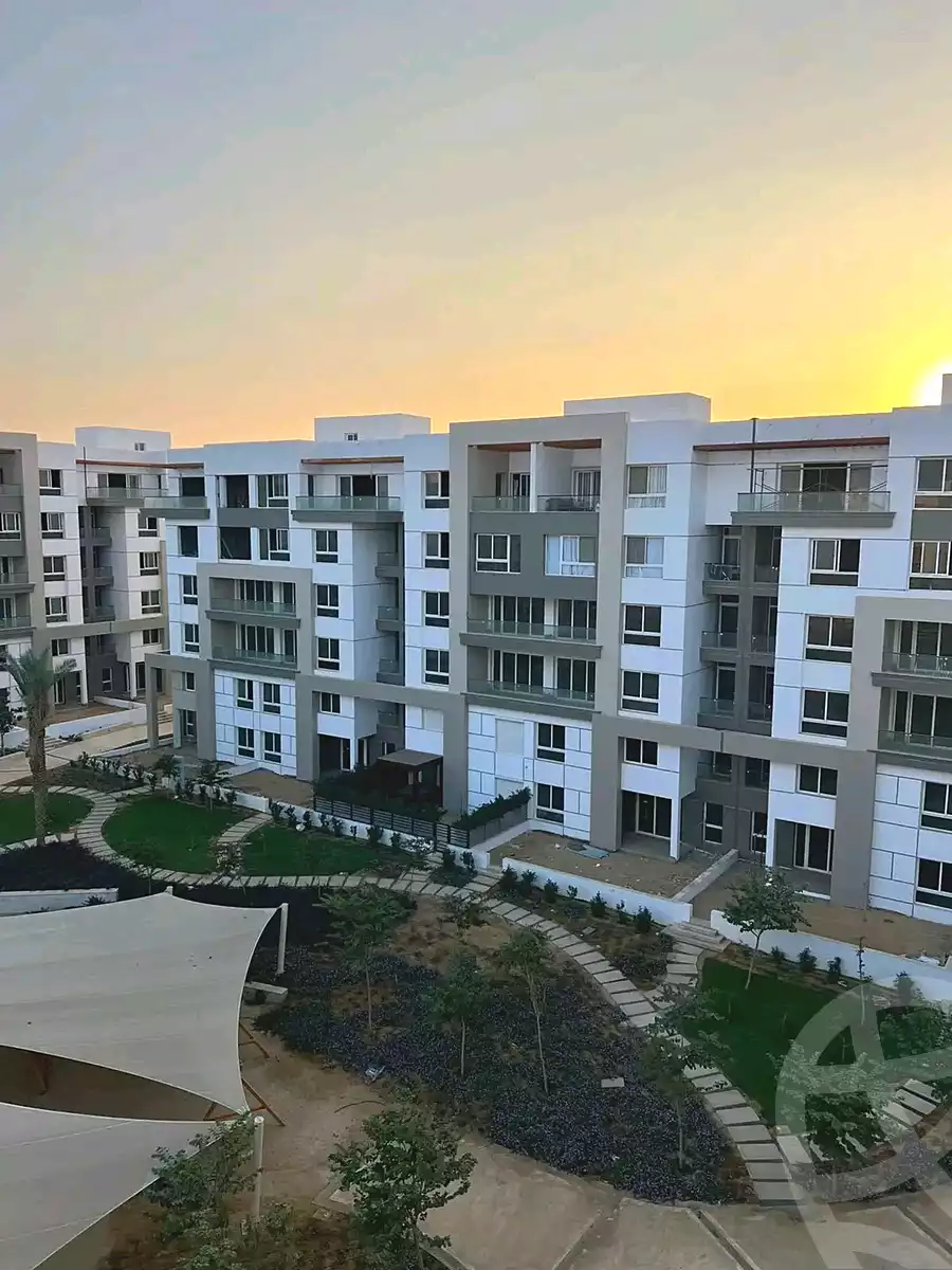 https://aqarmap.com.eg/ar/listing/7281790-for-sale-cairo-new-cairo-compounds-hyde-park-centre-ville-hyde-park