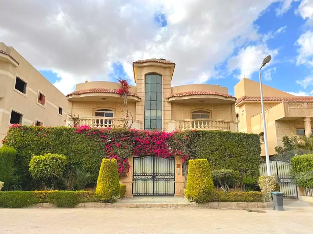 https://aqarmap.com.eg/ar/listing/7282309-for-sale-cairo-new-cairo-compounds-diplomats-compound
