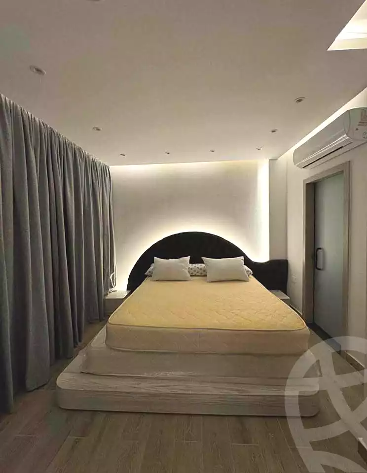 https://aqarmap.com.eg/ar/listing/7283981-for-sale-cairo-new-cairo-compounds-hyde-park-centre-ville-hyde-park