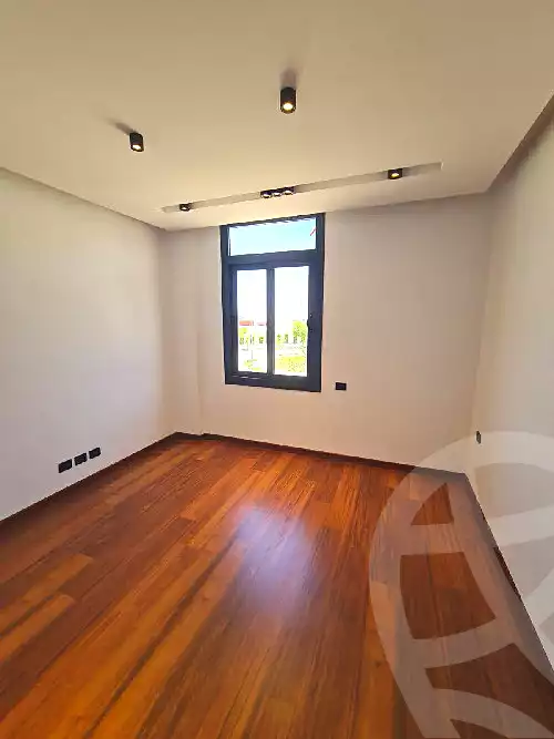 https://aqarmap.com.eg/ar/listing/7284778-for-sale-cairo-el-sheikh-zayed-city-compounds-kmbwnd-wyst-twn-swdyk