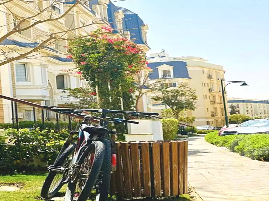 https://aqarmap.com.eg/en/listing/7286527-for-sale-cairo-new-cairo-compounds-mountain-view1-1-compound