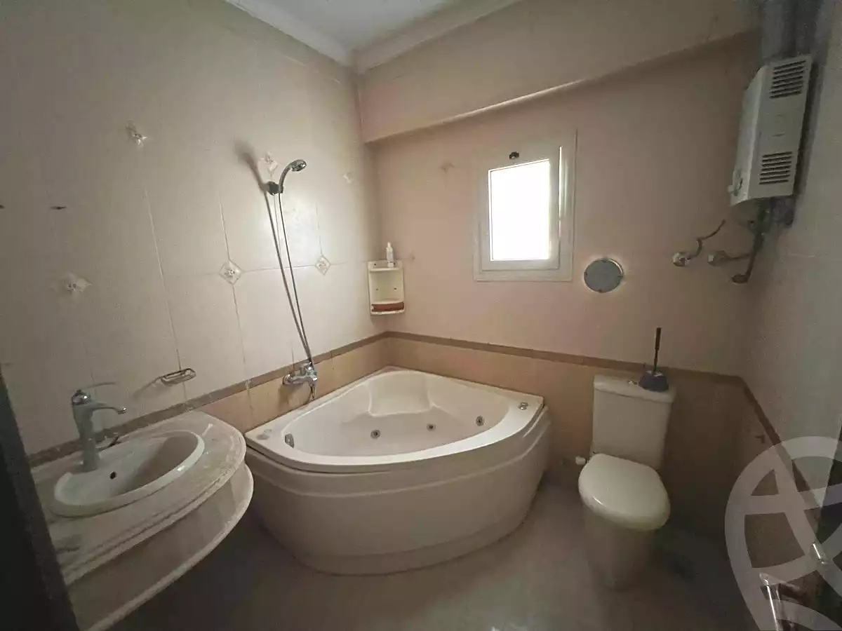 https://aqarmap.com.eg/en/listing/7290017-for-sale-cairo-el-sheikh-zayed-city-el-hay-elsabeaa-lbstn