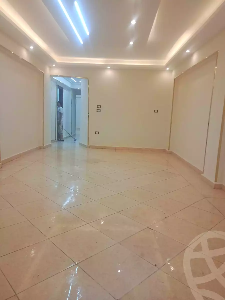 https://aqarmap.com.eg/en/listing/7295406-for-sale-alexandria-al-agamy-el-hanouvel-radwan-st