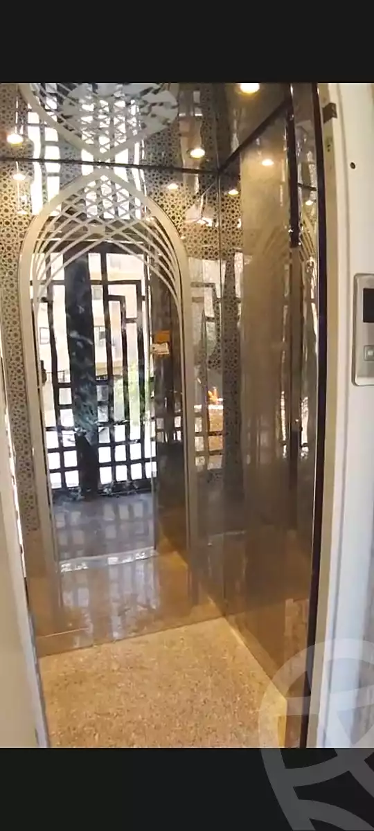 https://aqarmap.com.eg/ar/listing/7298126-for-sale-cairo-6th-of-october-el-ahyaa-neighborhood-2nd-divided-from-al-kafrawei-st