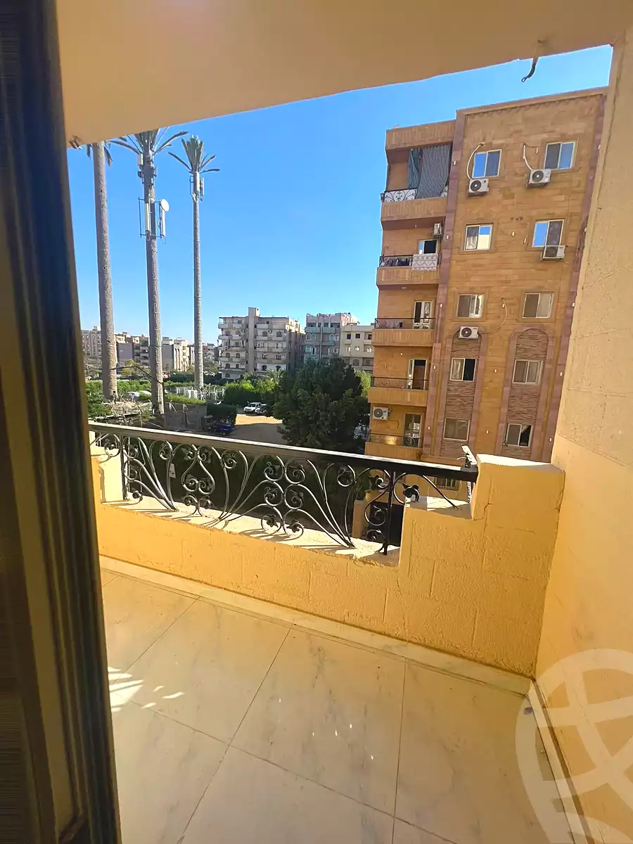 https://aqarmap.com.eg/ar/listing/7300457-for-sale-cairo-6th-of-october-el-ahyaa-neighborhood-3rd-omar-ibn-el-khattab-st