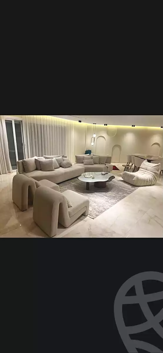 3 BR Apartment in Hyde Park, photo 2 of 5