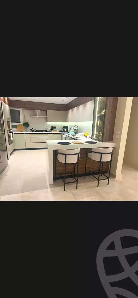 3 BR Apartment in Hyde Park, photo 3 of 5