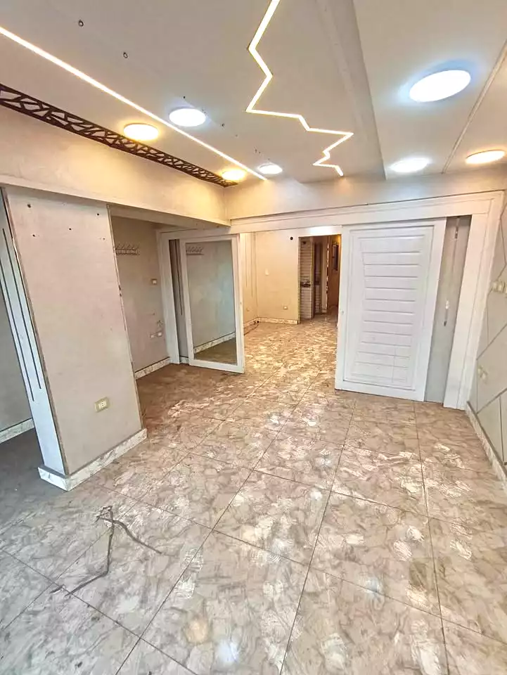 https://aqarmap.com.eg/ar/listing/7301242-for-rent-alexandria-alexandria-marsa-matrouh-rd
