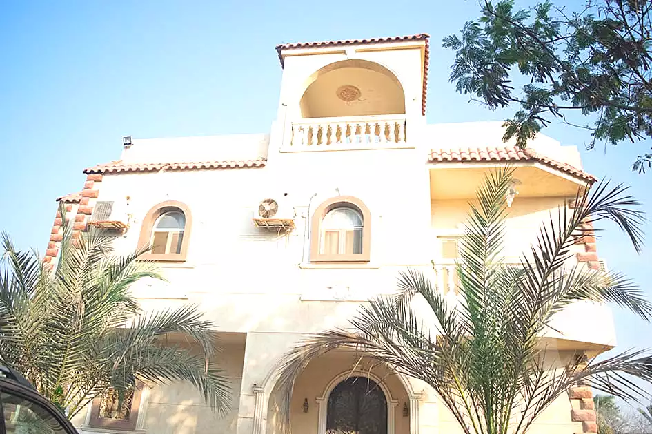 فيلا بـ٥ غرف نوم في الريف الاوربي، صورة ٢ من ٨