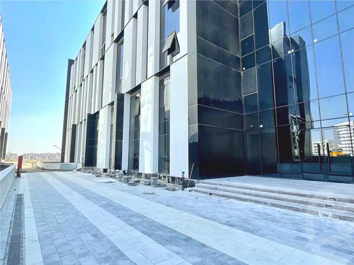 https://aqarmap.com.eg/en/listing/7303181-for-sale-cairo-new-cairo-compounds-hyde-park-business-district