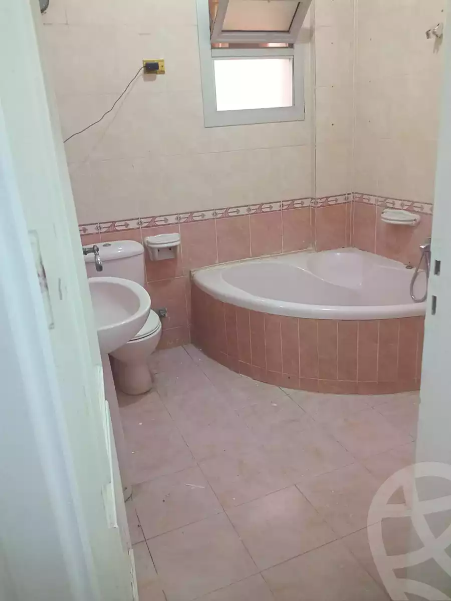 https://aqarmap.com.eg/ar/listing/7304595-for-rent-cairo-new-cairo-ganob-el-akadamiya-south-academy-d-khaled-ibn-el-waleed-st