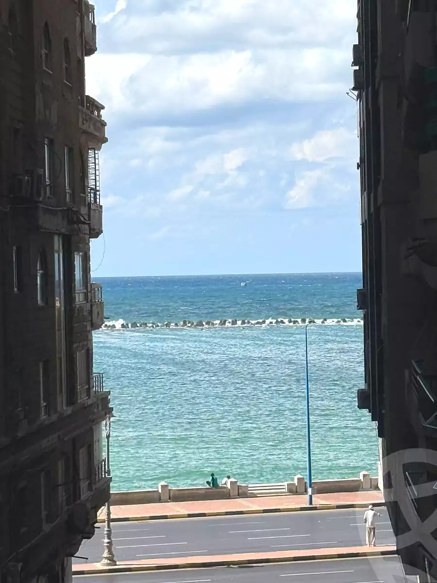 https://aqarmap.com.eg/ar/listing/7305637-for-sale-alexandria-sydy-bshr-sydy-bshr-bhry-shr-khld-bn-lwlyd