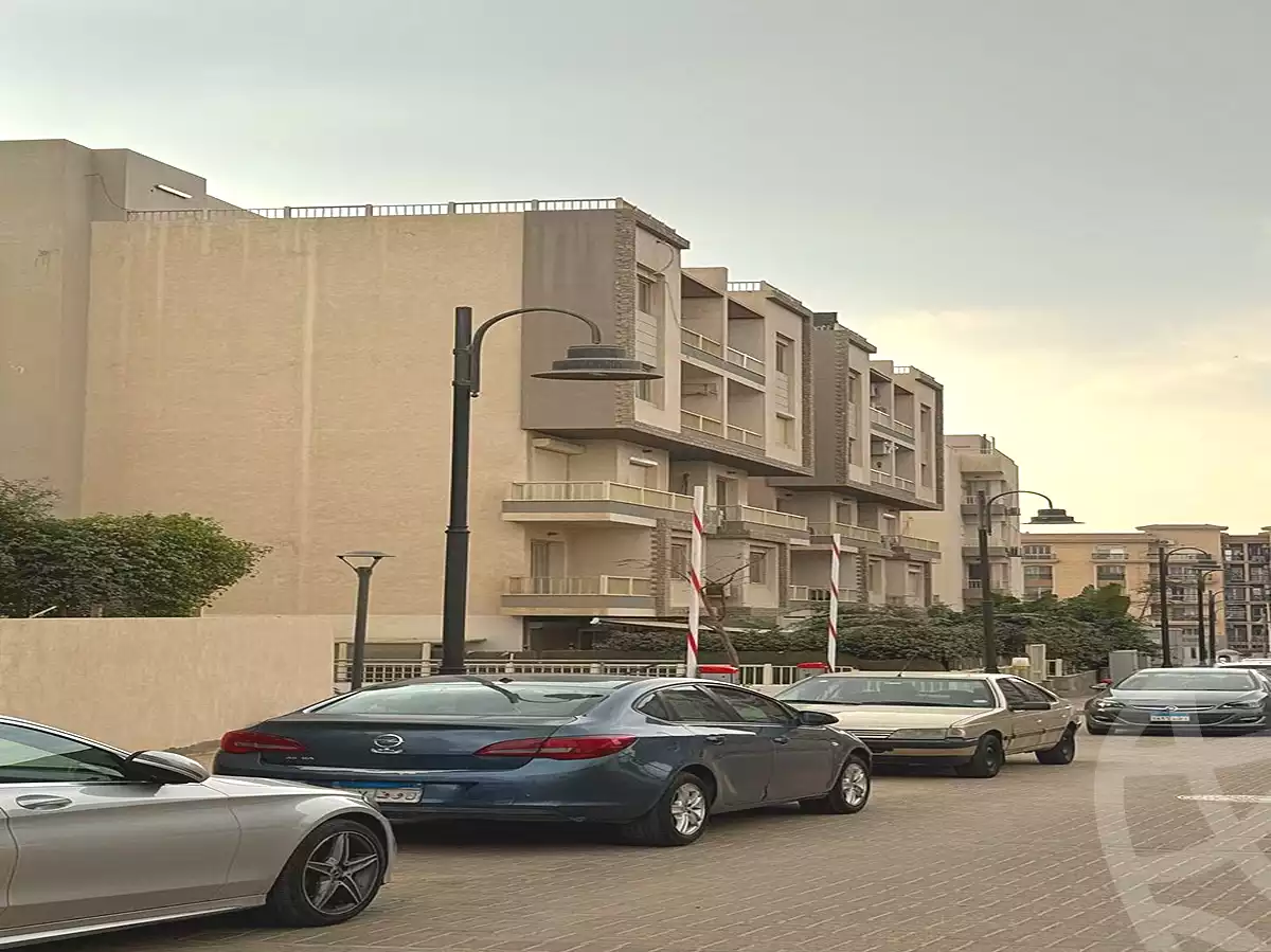 https://aqarmap.com.eg/ar/listing/7309255-for-sale-cairo-new-cairo-compounds-jyd
