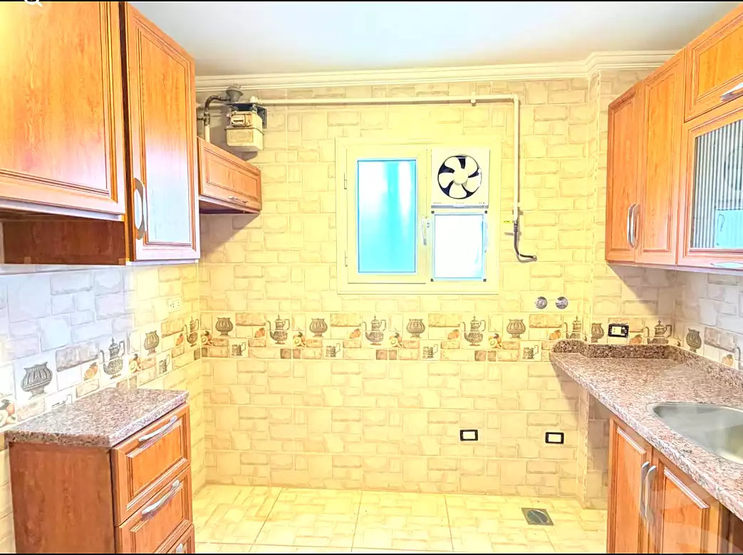 https://aqarmap.com.eg/ar/listing/7314959-for-rent-alexandria-ganaklis
