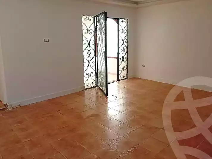 https://aqarmap.com.eg/ar/listing/7324358-for-rent-alexandria-al-agamy-bw-ywsf