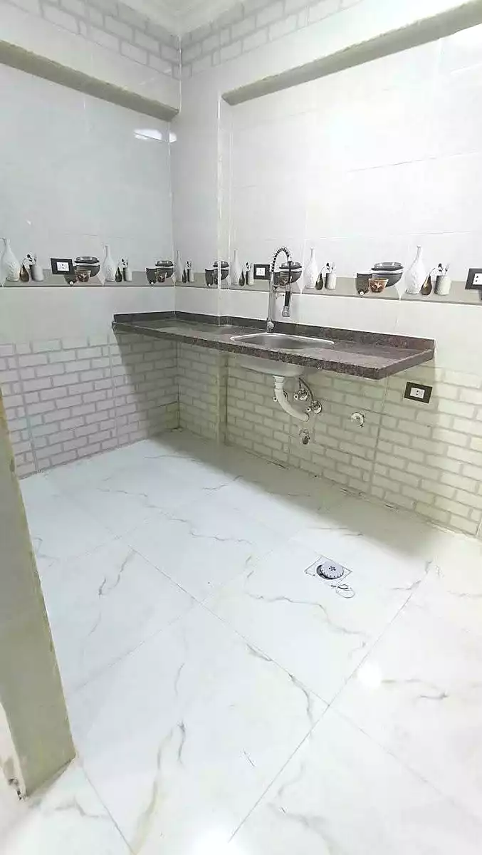 https://aqarmap.com.eg/ar/listing/7326372-for-sale-alexandria-al-agamy-el-hanouvel-al-haded-we-al-soulb-st