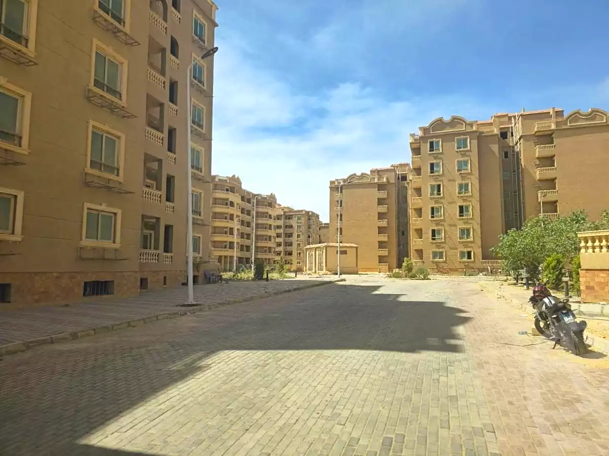https://aqarmap.com.eg/ar/listing/7326790-for-sale-cairo-new-cairo-compounds-petroview-petrobel-housing